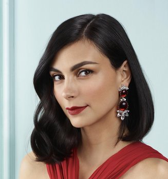 Morena Baccarin Magic Retouch Spray Hero